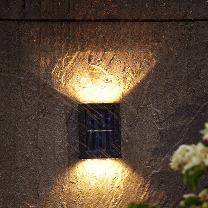 "Draadloze solar LED wandlamp, strak en modern design, milieuvriendelijk, waterdicht, ideaal voor tuin of oprit verlichting."