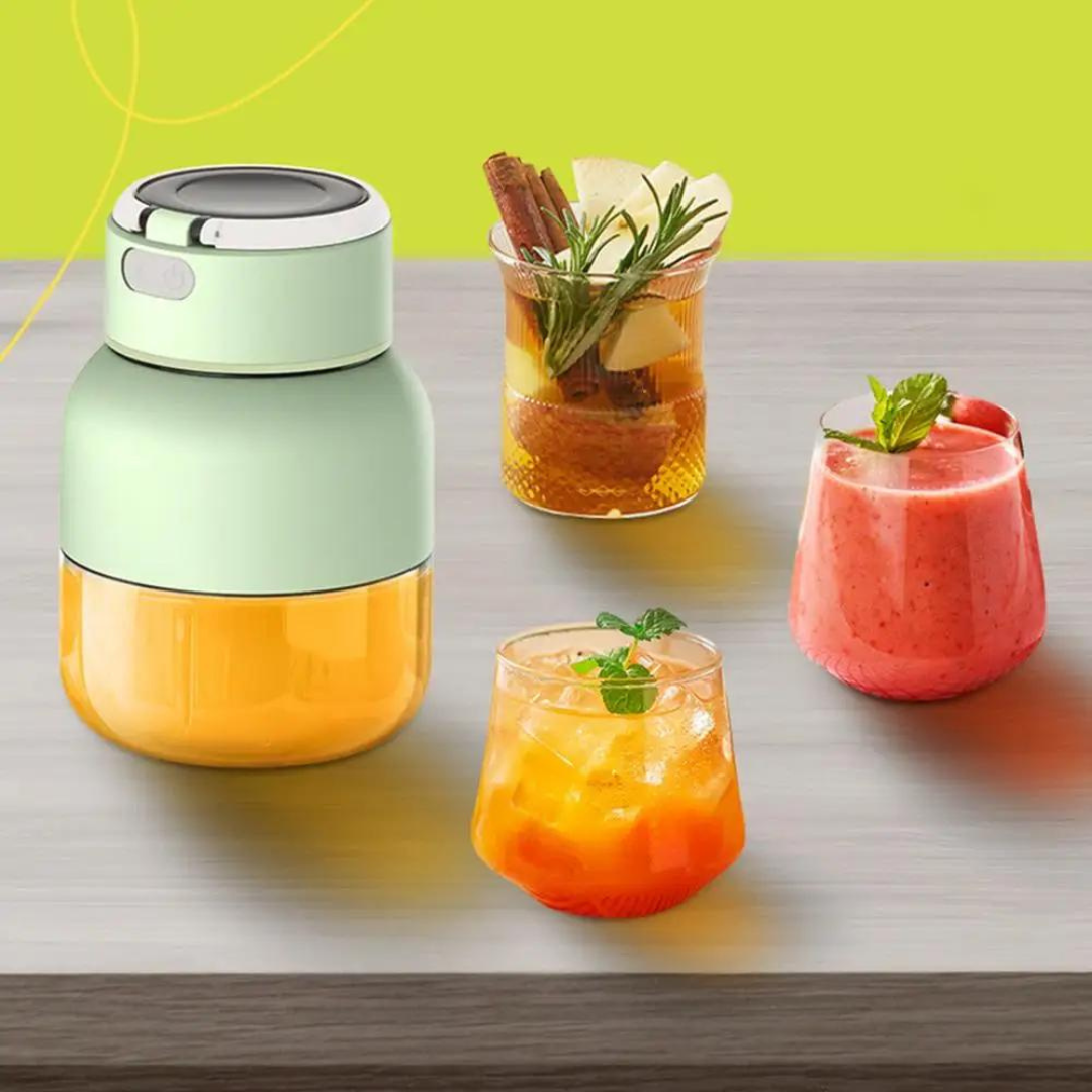 "Draagbare 2-in-1 blender en sapcentrifuge, stijlvol wit, met roestvrijstalen messen en draadloze oplaadfunctionaliteit."