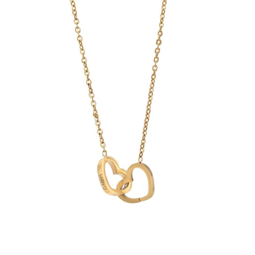 Eeuwige Roos Box met echte geconserveerde roos en gepersonaliseerde ketting, verfijnde details; symboliseert eeuwige liefde.
