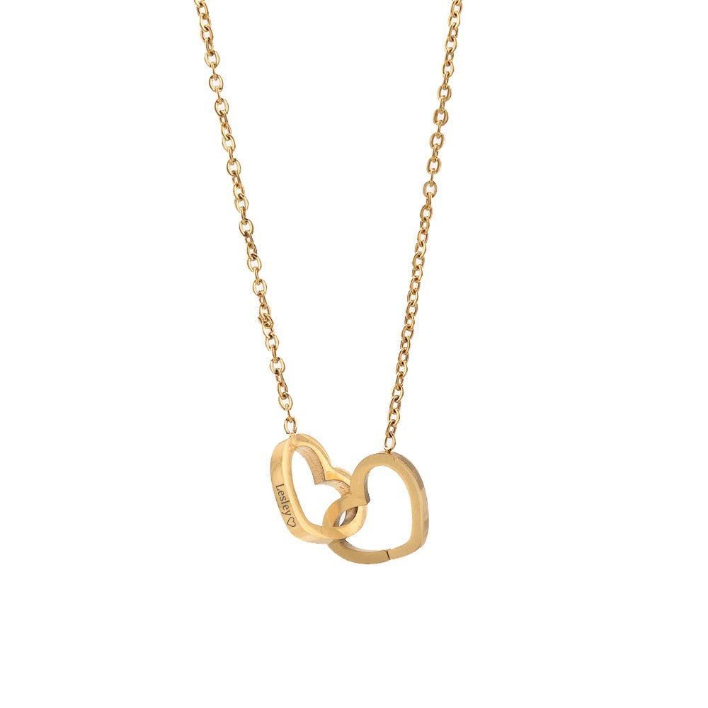 Eeuwige Roos Box met echte geconserveerde roos en gepersonaliseerde ketting, verfijnde details; symboliseert eeuwige liefde.