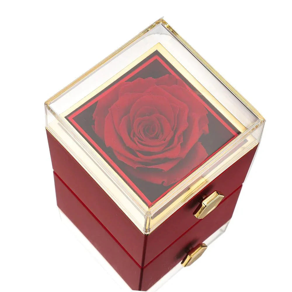 Eeuwige Roos Box met echte geconserveerde roos en gepersonaliseerde ketting, verfijnde details; symboliseert eeuwige liefde.