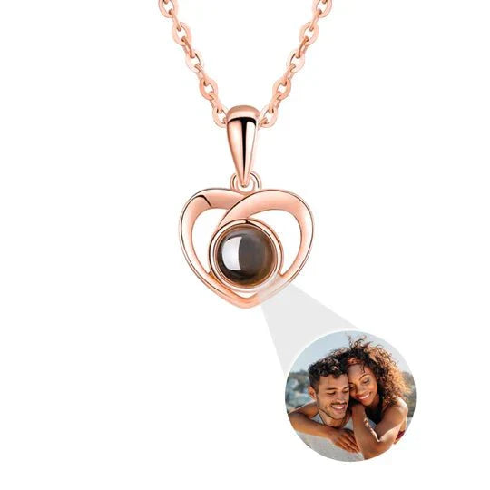 "Eeuwige rozen doos met gouden hartprojectieketting, betoverend en elegant sieraad voor betekenisvolle herinneringen."