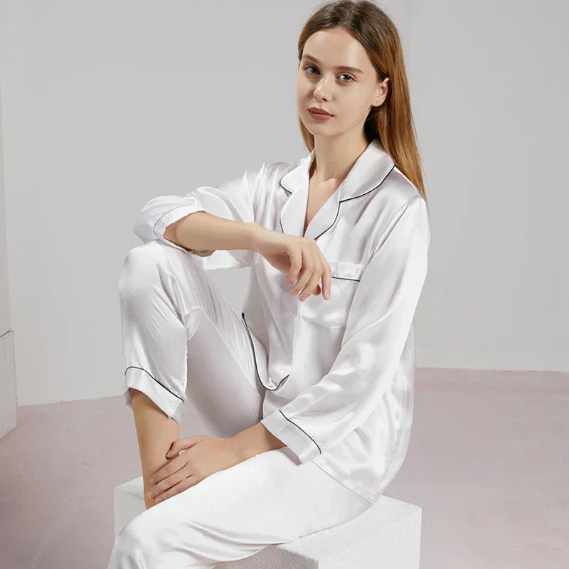 "Elegant Celeste Zijden Dames Pyjama, 100% zijde, tijdloze stijl, luxe nachtmode in delicate ivoorkleur met satijnen afwerkin
