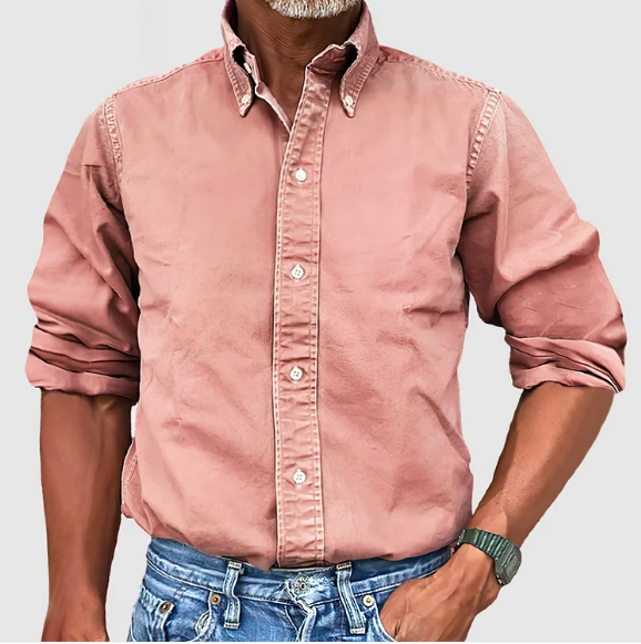 "Elegant klassiek Levi overhemd voor mannen, blauw katoenen stof, geschikt voor zowel zakelijke als informele gelegenheden."
