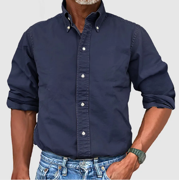 "Elegant klassiek Levi overhemd voor mannen, blauw katoenen stof, geschikt voor zowel zakelijke als informele gelegenheden."