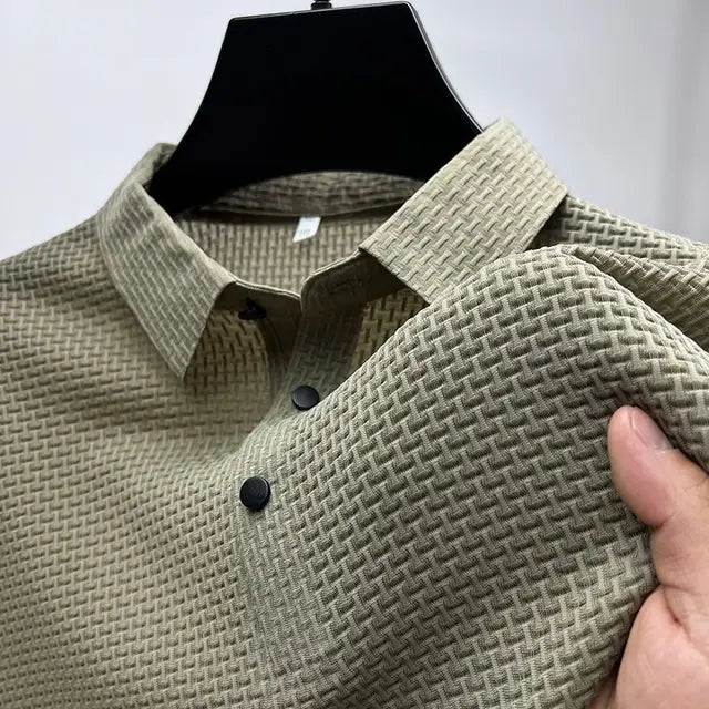 "Elegant zijden T-shirt met ademend gaasontwerp, korte mouwen en zachte textuur, ideaal voor actieve dagen."