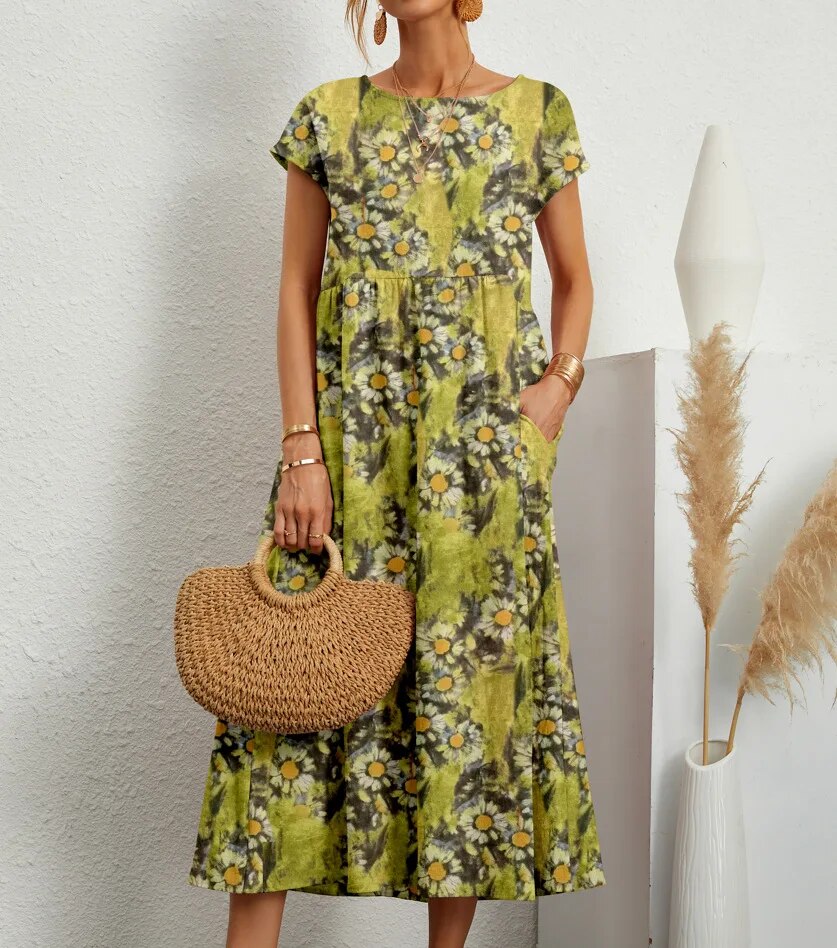 "Elegante A-lijn zomerjurk met kleurrijke bloemenprint, korte mouwen en lange rok, gemaakt van licht katoenen stof."