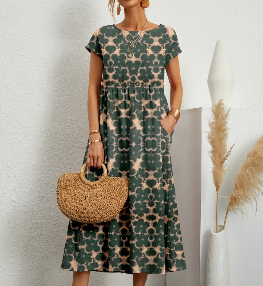 "Elegante A-lijn zomerjurk met kleurrijke bloemenprint, korte mouwen en lange rok, gemaakt van licht katoenen stof."
