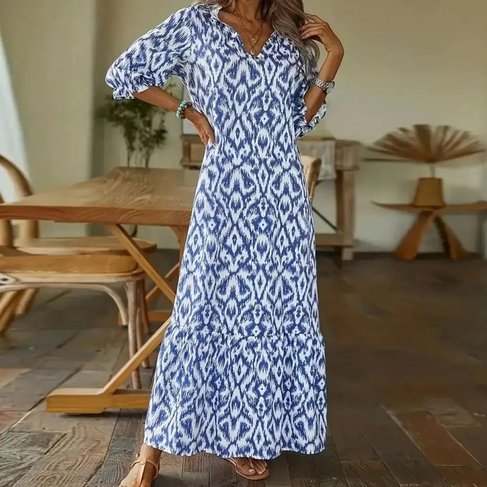 "Elegante A-lijn zomerjurk voor dames met v-hals, luchtige stof en opgerolde mouwen, ideaal voor casual zomerse dagen."