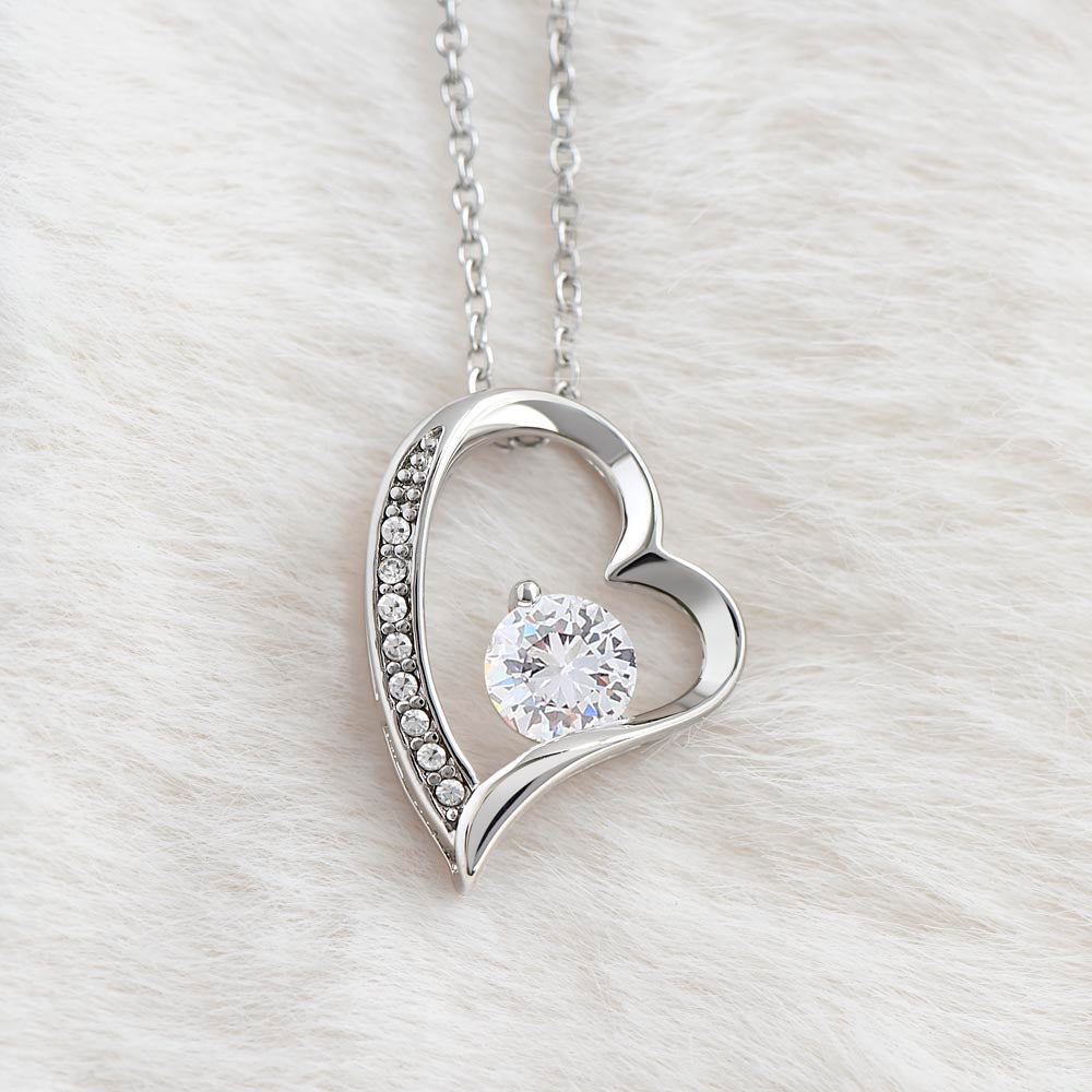 "Elegante Amara Hart Ketting met fijn hartontwerp, verstelbare lengte en hoogwaardige vergulding, ideaal damesaccessoire."