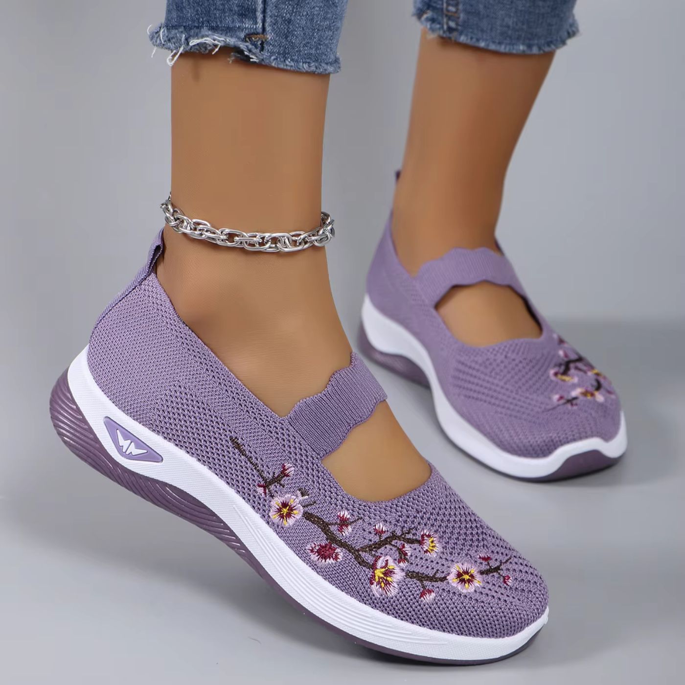 Elegante dames instapsneakers met bloemdessin en ademend bovenwerk. Orthopedisch comfort. Perfect voor dagelijks gebruik.