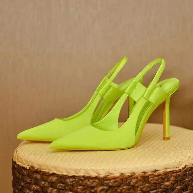 Elegante dames slingback pumps met puntige neus, hoge hak en comfortabel voetbed; perfect voor elke stijlvolle gelegenheid.