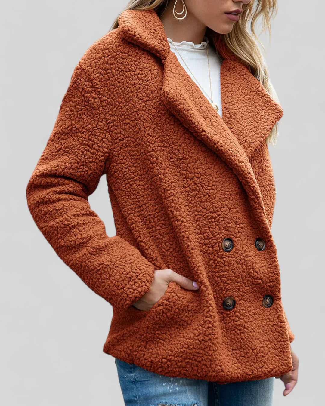 "Elegante damesjas Genevieve, zacht en tijdloos design, diverse kleuren, geschikt voor casual en formele gelegenheden."