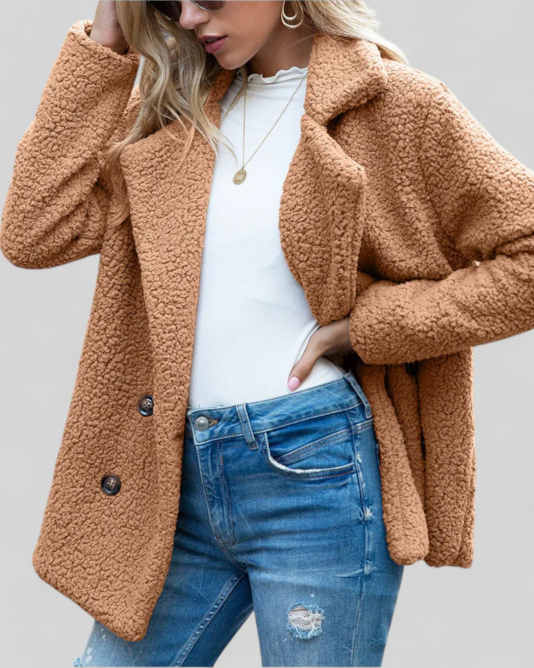 "Elegante damesjas Genevieve, zacht en tijdloos design, diverse kleuren, geschikt voor casual en formele gelegenheden."