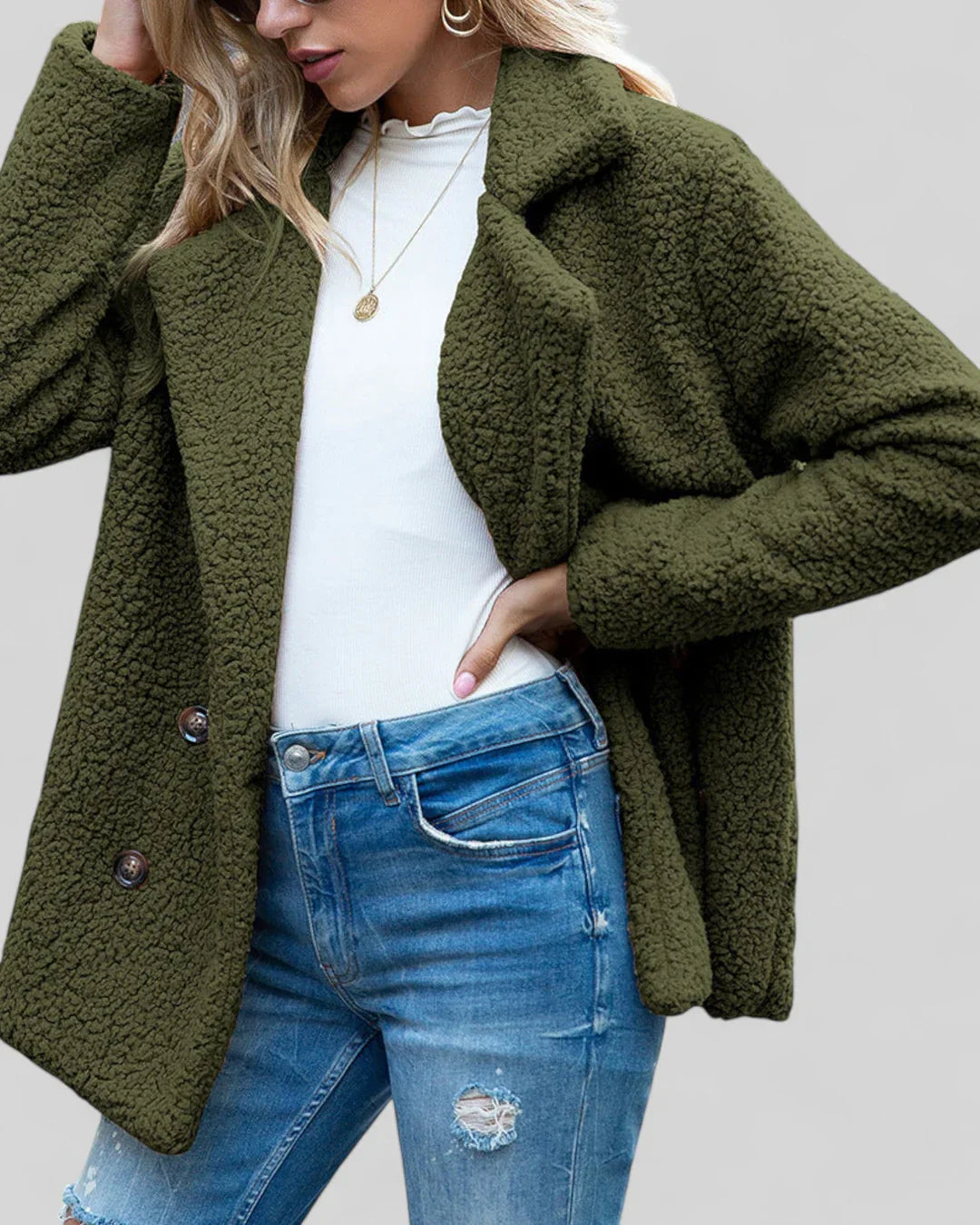 "Elegante damesjas Genevieve, zacht en tijdloos design, diverse kleuren, geschikt voor casual en formele gelegenheden."