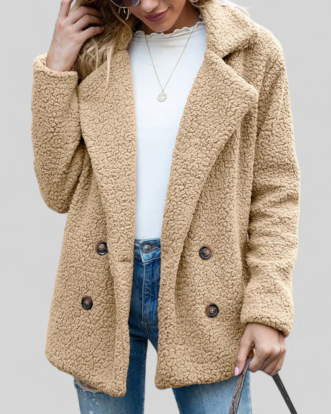 "Elegante damesjas Genevieve, zacht en tijdloos design, diverse kleuren, geschikt voor casual en formele gelegenheden."