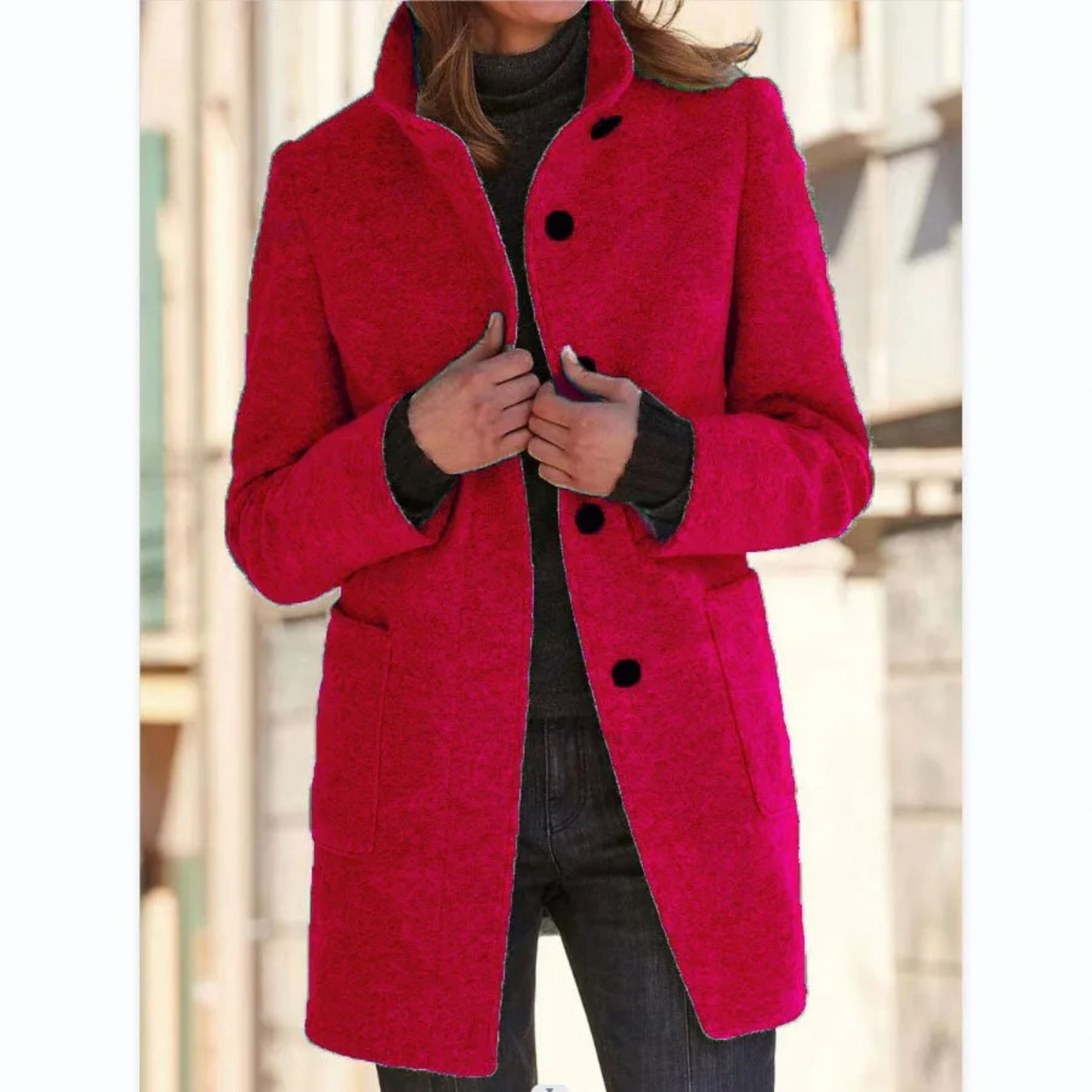 "Elegante damesmantel winddicht met opstaande kraag, zijaanzicht, stijlvolle snit voor herfst en winter."