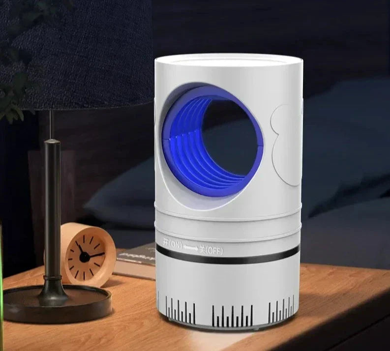 "Elegante en moderne elektrische muggenlamp met violet licht en zuigventilator voor muggenvrije nachten in huis."