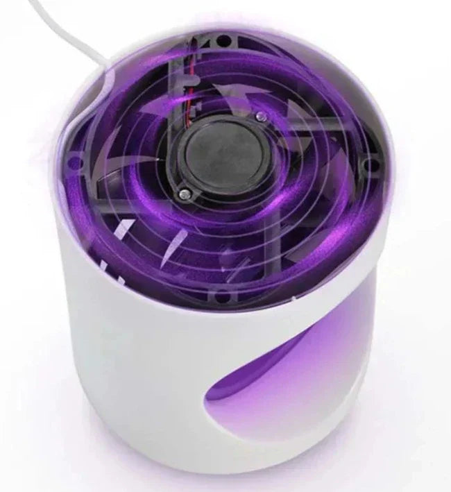 "Elegante en moderne elektrische muggenlamp met violet licht en zuigventilator voor muggenvrije nachten in huis."