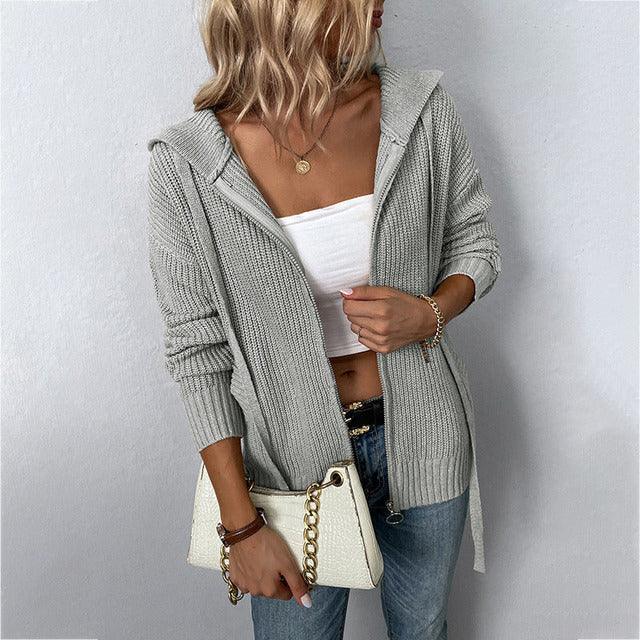"Elegante gebreide zip capuchonvest voor vrouwen, met zachte textuur en capuchon, ideaal voor zowel casual als geklede looks.