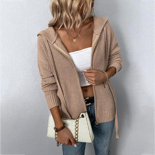 "Elegante gebreide zip capuchonvest voor vrouwen, met zachte textuur en capuchon, ideaal voor zowel casual als geklede looks.