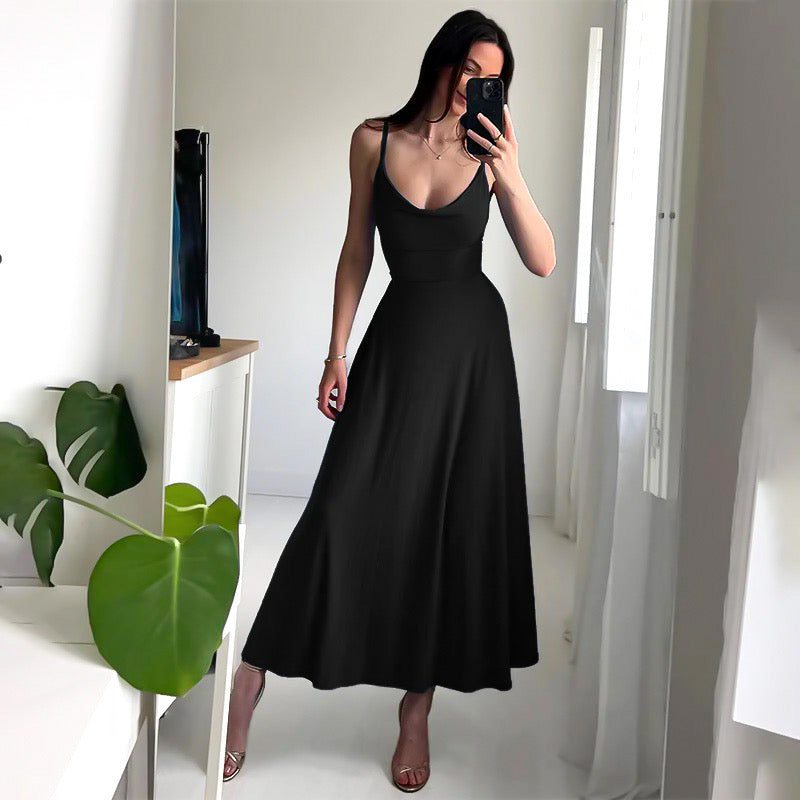 "Elegante getailleerde maxi-jurk van gerecycled polyester met V-hals en hoge taille, ideaal voor elke gelegenheid."