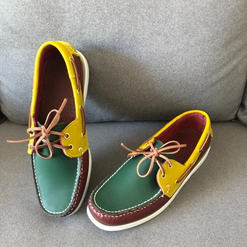 Elegante heren leren bootschoenen, handgemaakt voor stijl en comfort, in diverse kleuren waaronder zwart en groen.