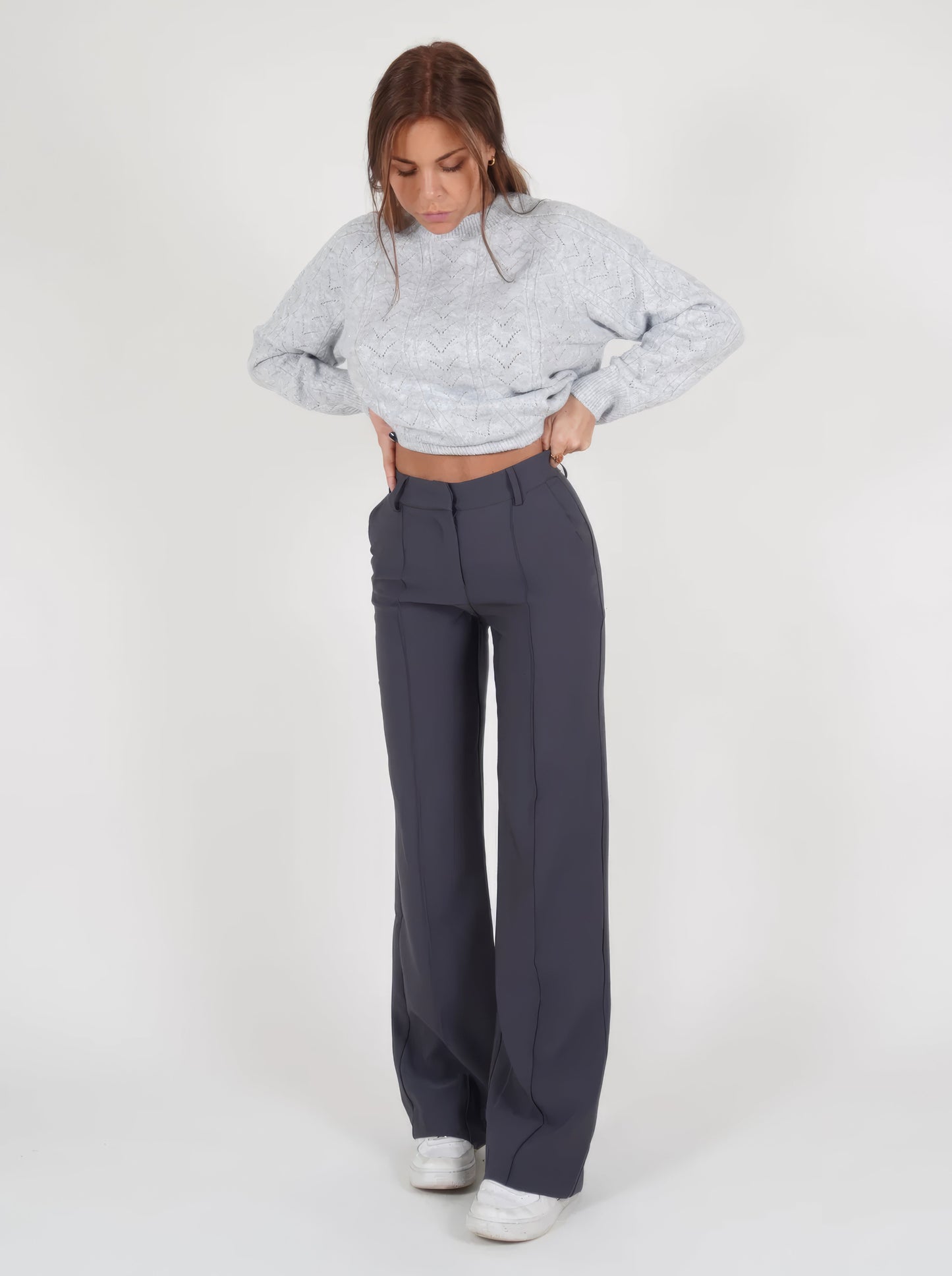 Elegante high-waist pantalon dames met rechte pijpen, zachte stretchstof, blinde ritssluiting; modieus en comfortabel.