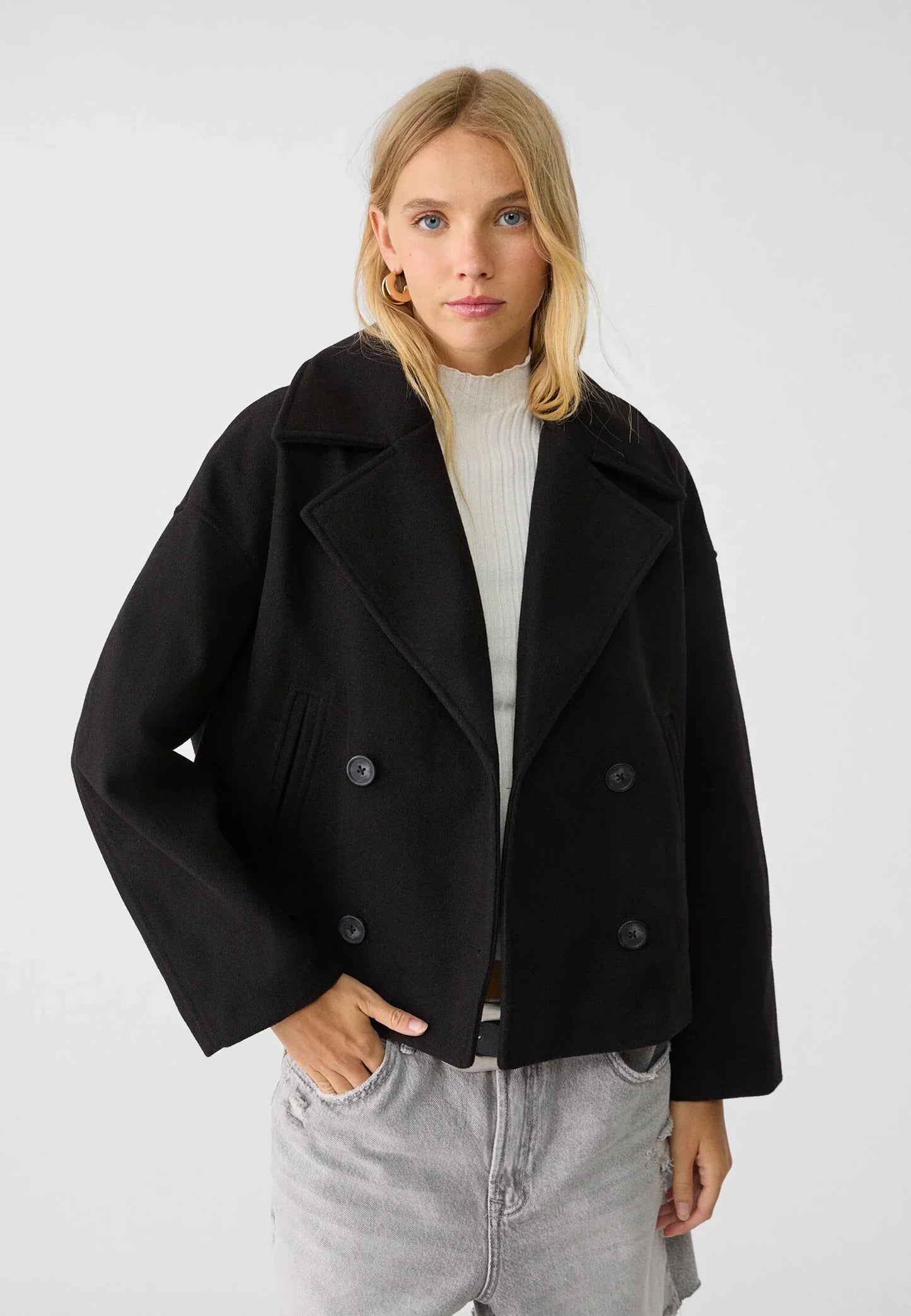 "Elegante korte double-breasted jas van luxe wolmix stof, cropped lengte, knoopsluiting, stijlvol en tijdloos design."