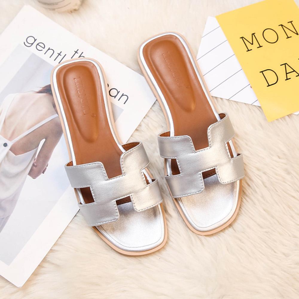 "Elegante leren dames slippers Juliana met open teen en rechte snit, hoogwaardig leer, luxe en comfort voor elke outfit"