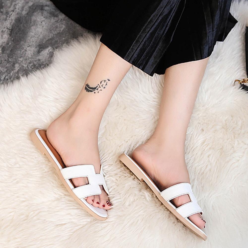 "Elegante leren dames slippers Juliana met open teen en rechte snit, hoogwaardig leer, luxe en comfort voor elke outfit"