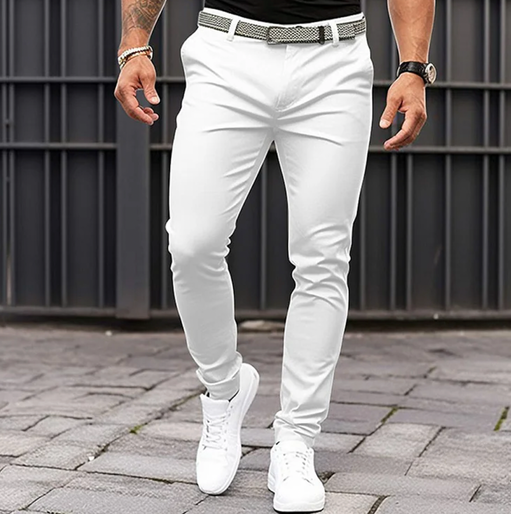 Elegante lichtblauwe heren zomerbroek, tijdloze stijl, luchtig en comfortabel, ideaal voor casual en formele gelegenheden.