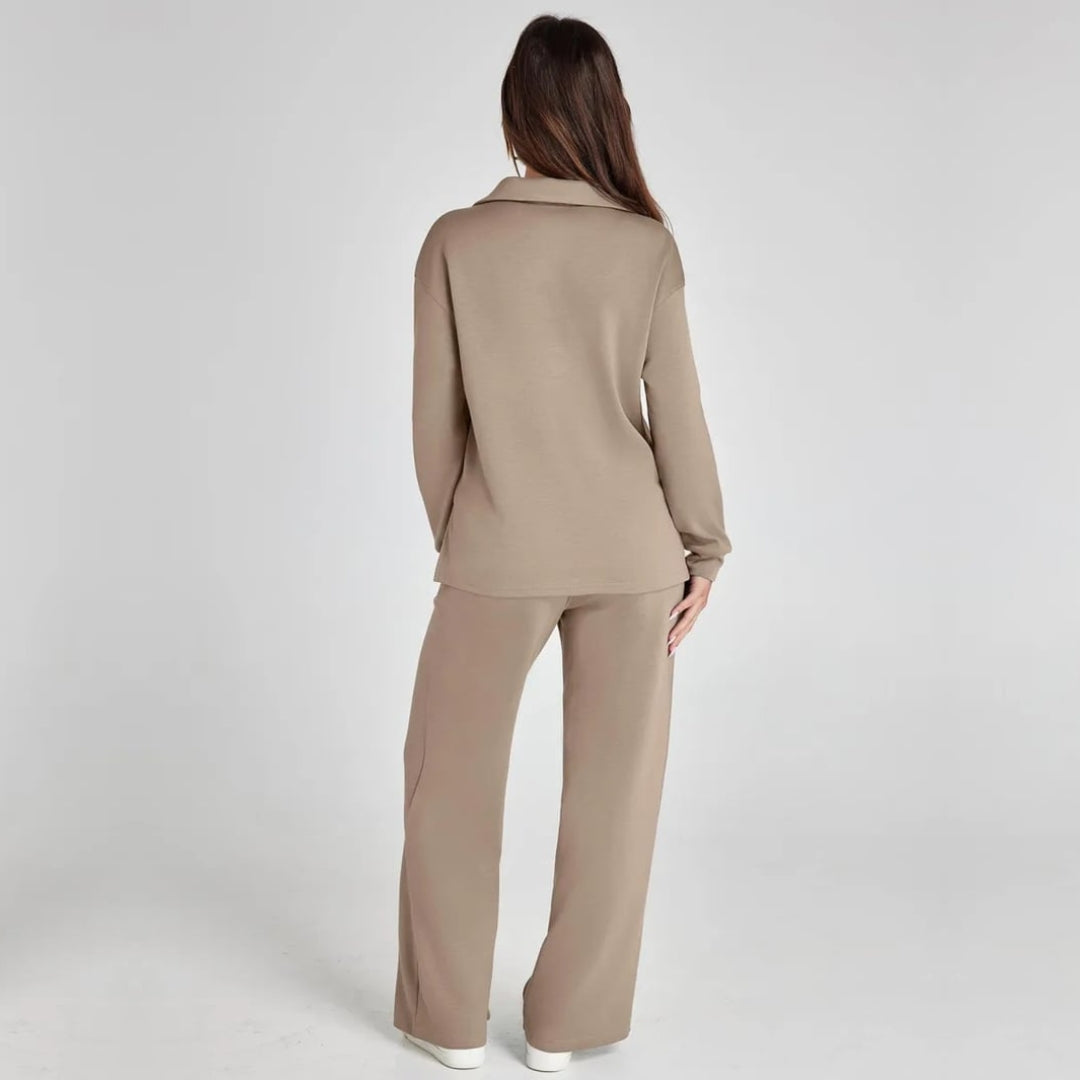 "Elegante loungewear set voor dames met off-shoulder sweater en perfect passende broek, trendy en comfortabel zichtbaar."