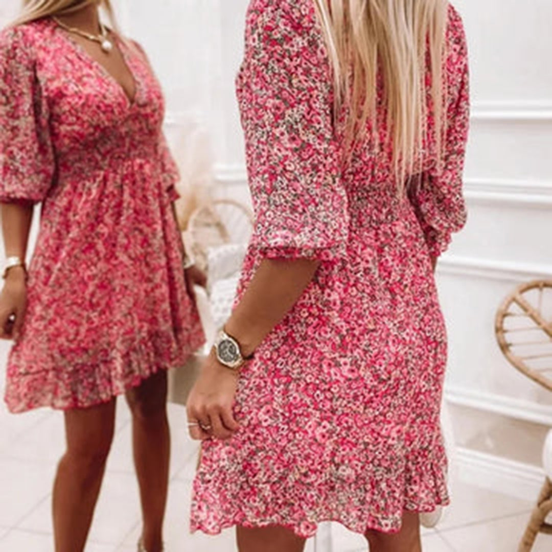 "Elegante midi zomerjurk voor dames met korte mouwen en V-hals, beschikbaar in roze, blauw en groen."