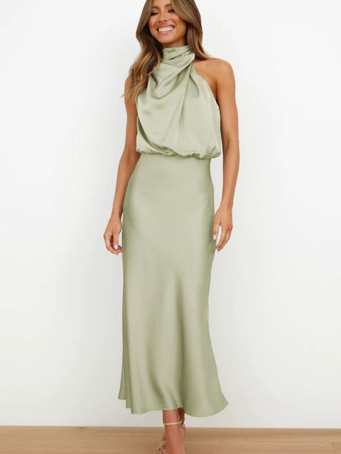 "Elegante off-shoulder satijnen cocktailjurk, mouwloos, nauwsluitend, maxi-lengte, geschikt voor avondfeesten."
