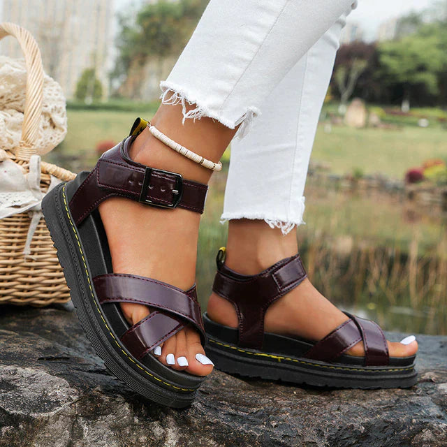 "Elegante orthopedische dames sandalen, bourgondisch, wit of zwart. Comfort en stijl voor zomerwandelingen."