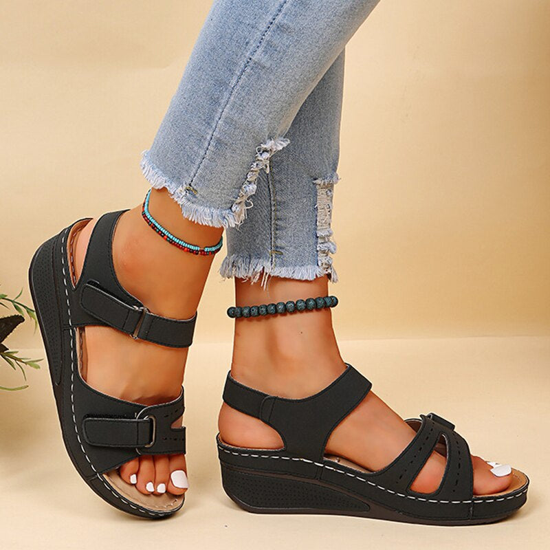 "Elegante orthopedische dames sandalen met ergonomisch voetbed en stijlvol design, perfect voor dagelijks comfort en mode."