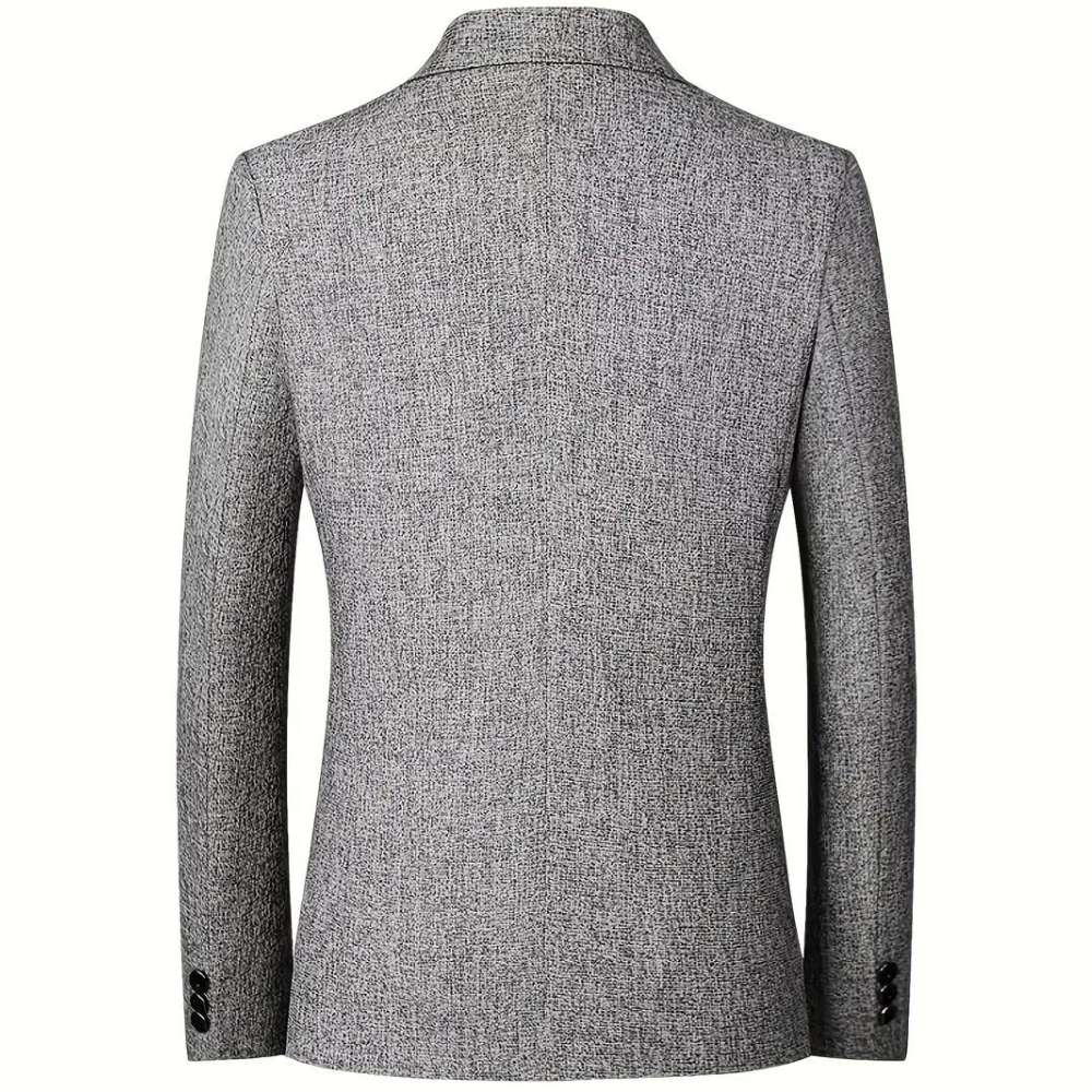 "Elegante RAYAN herenblazer in blauw met reverskraag, klepzakken en knopen voor stijlvolle looks. All-season stijlbasic."