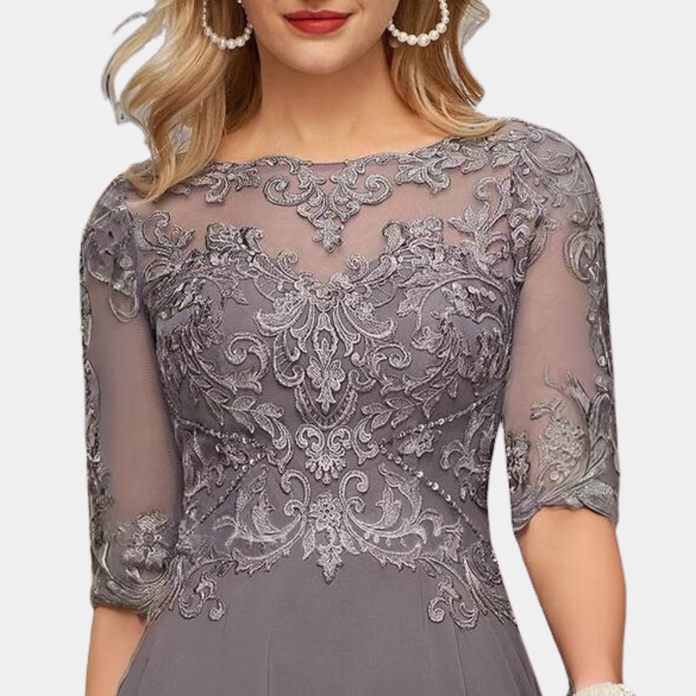 "Elegante roze A-lijn feestjurk voor dames met sierlijke kanten details, perfect voor zomerse feesten en speciale gelegenhede
