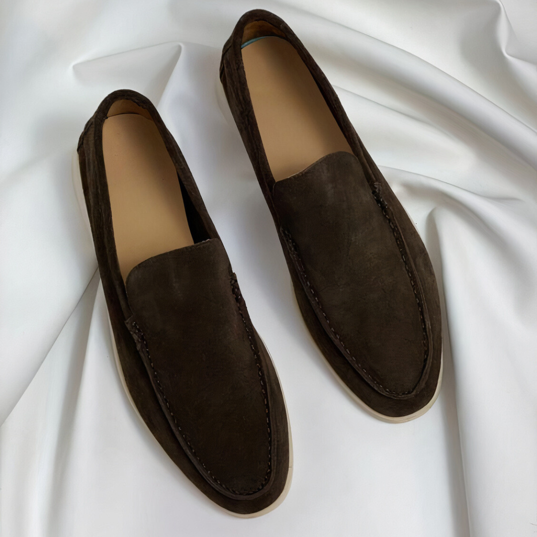"Elegante smart-casual herenloafers, bruin leer, praktische en stijlvolle herenschoen voor werk en vrije tijd."