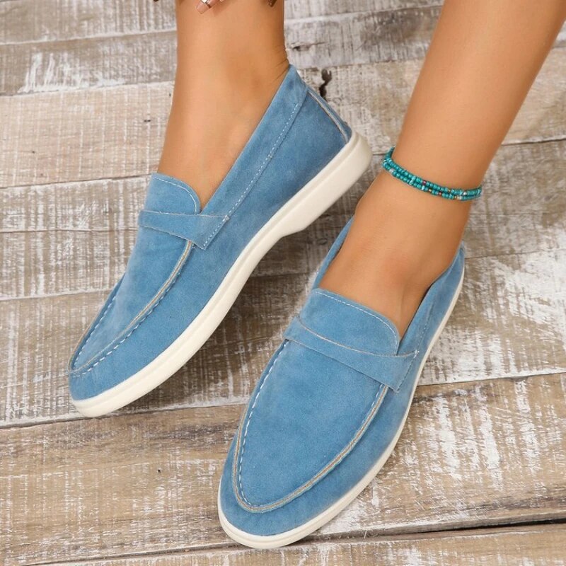 Elegante suède dames loafers met tijdloos design, comfortabele pasvorm en veelzijdige stijl in diverse kleuren.