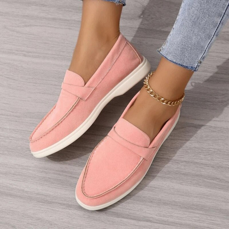 Elegante suède dames loafers met tijdloos design, comfortabele pasvorm en veelzijdige stijl in diverse kleuren.