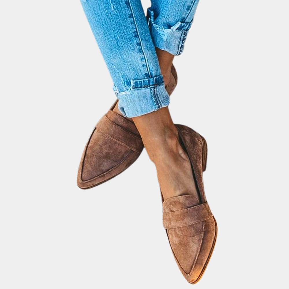 "Elegante suède damesloafers, grijze kleur, zijaanzicht; comfortabele instappers voor vrouwen, ideaal voor elke gelegenheid."