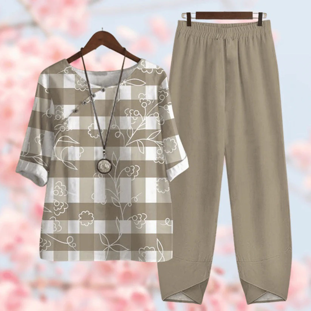 Elegante tweedelige set met vintage bloemenprint, losse top met korte mouwen en high-waist broek, stijlvol en comfortabel.