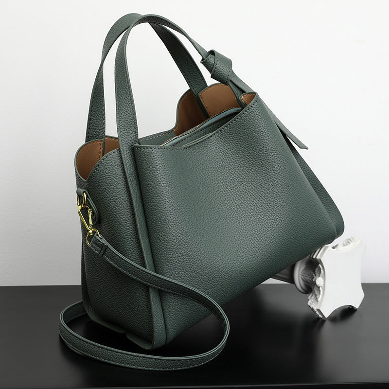 Elegante vegan schoudertas voor dames, gemaakt van duurzaam vegan leer, verkrijgbaar in bruin, groen en zwart.