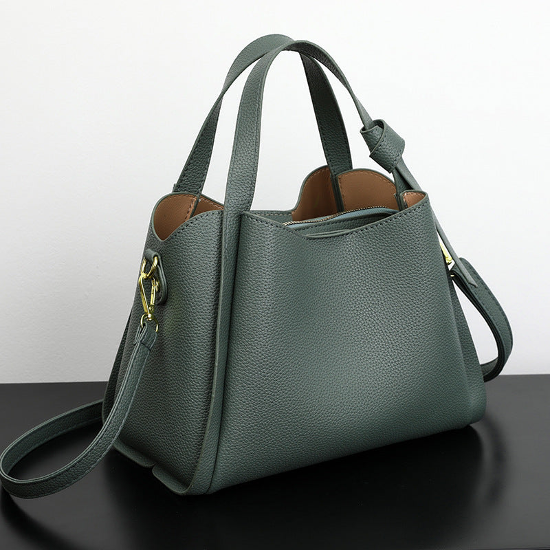 Elegante vegan schoudertas voor dames, gemaakt van duurzaam vegan leer, verkrijgbaar in bruin, groen en zwart.