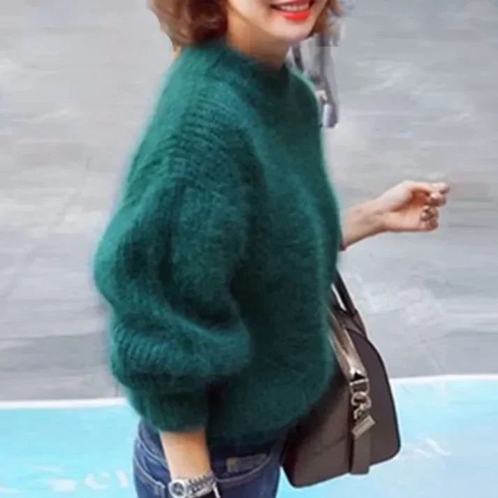 "Elegante vintage angora trui voor dames, zacht en luxe, beschikbaar in meerdere kleuren, perfect voor stijlvolle looks."