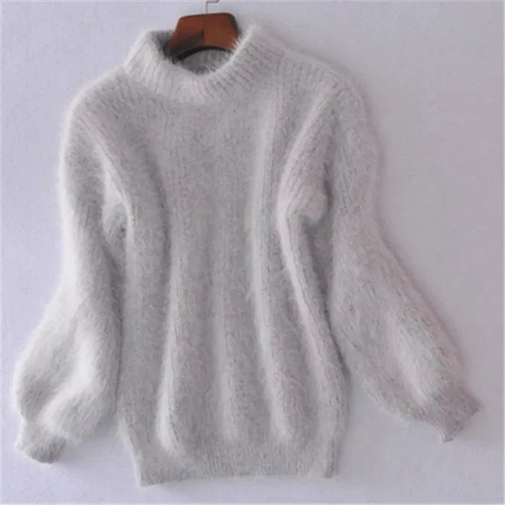 "Elegante vintage angora trui voor dames, zacht en luxe, beschikbaar in meerdere kleuren, perfect voor stijlvolle looks."