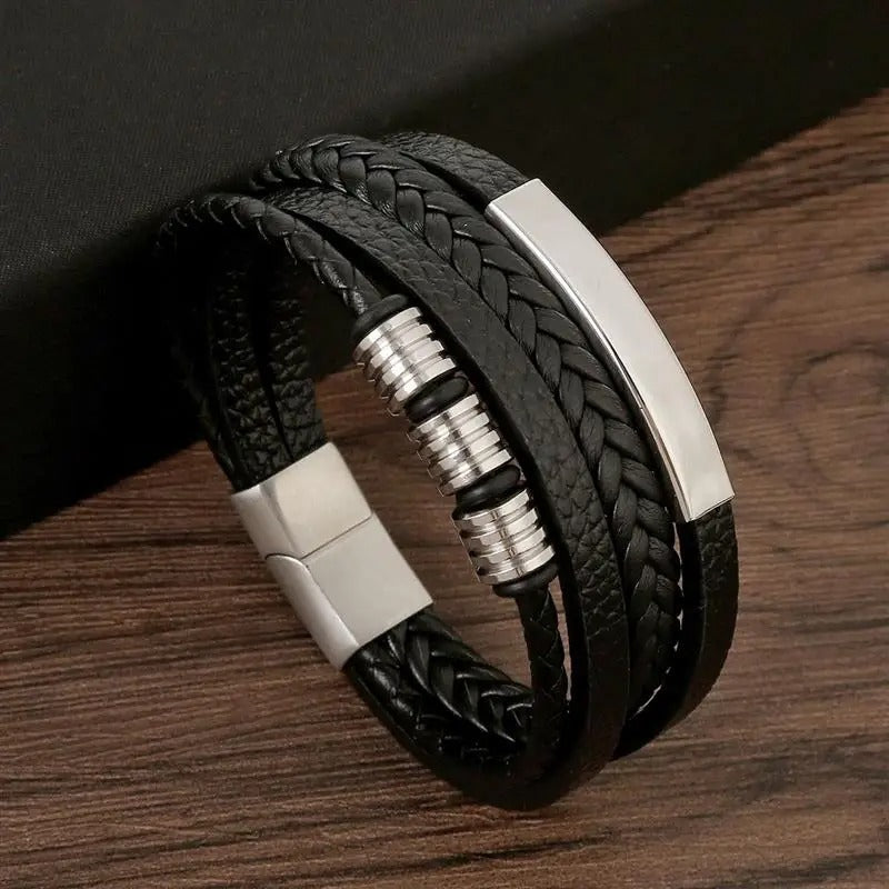 "Elegante vintage lederen armband met gedetailleerde afwerking, glanzend oppervlak en stijlvolle uitstraling voor elke gelege