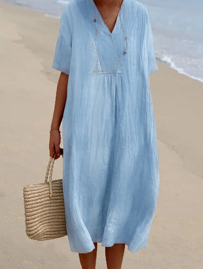 Elegante zomerse midi jurk in zachte katoenmix met V-hals en korte mouwen, perfect voor diverse gelegenheden.